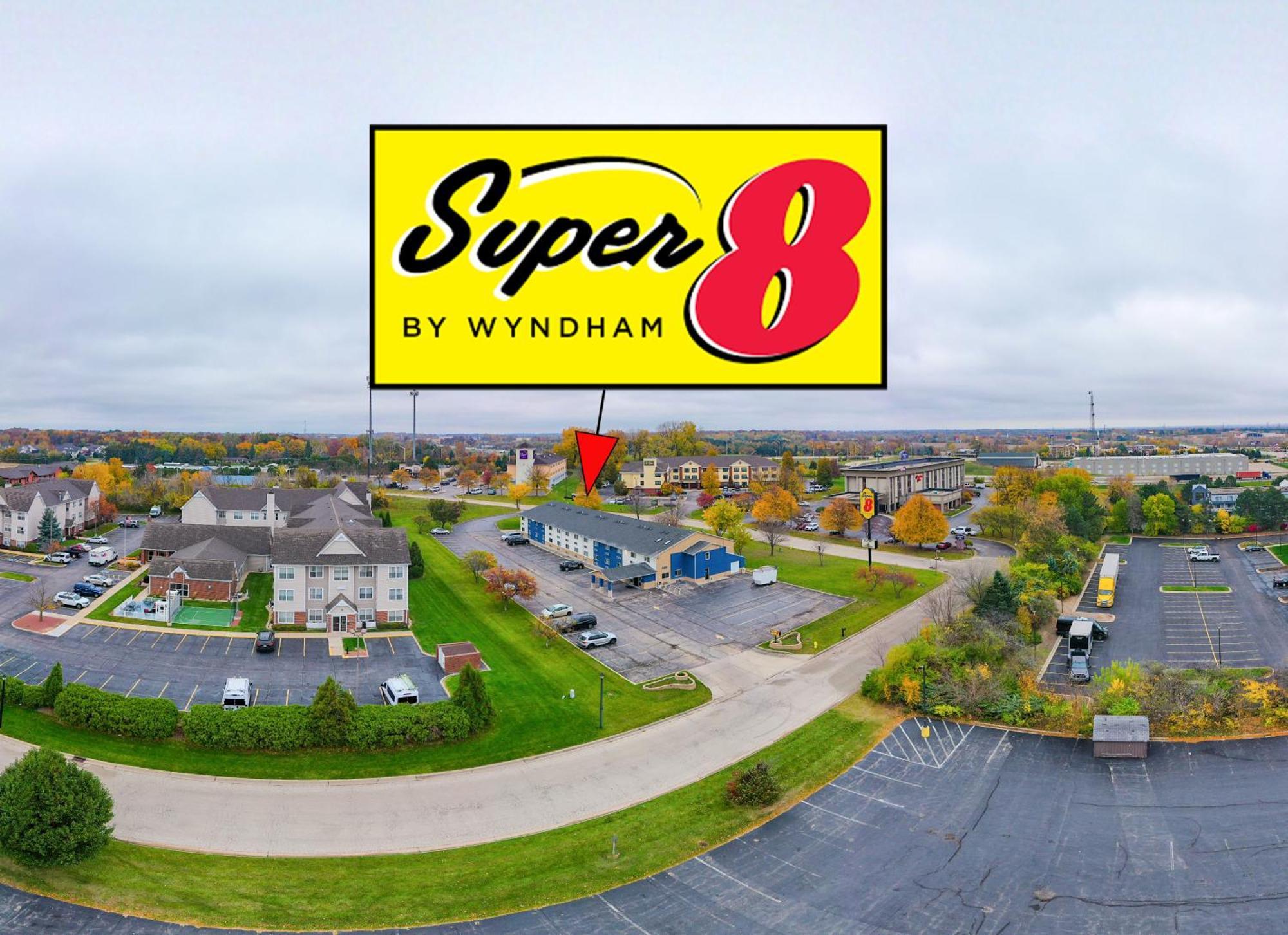Super 8 By Wyndham Rockford Hotell Exteriör bild